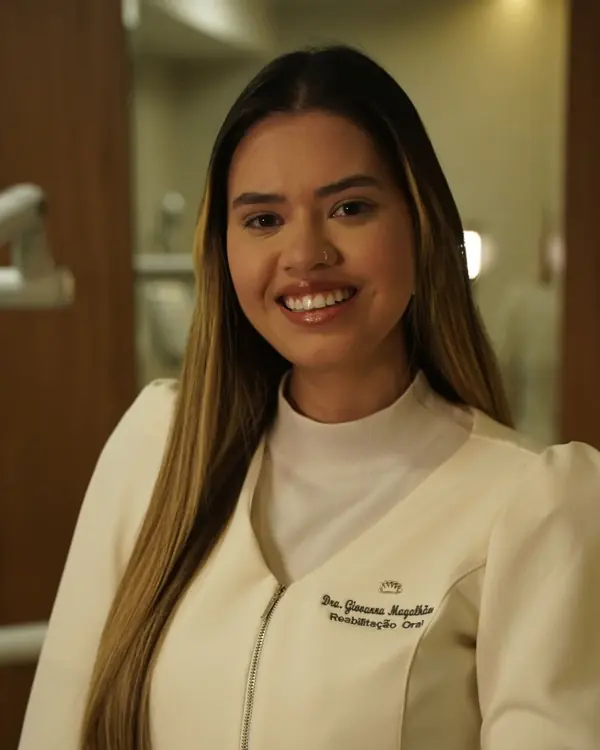 Dra. Giovanna Magalhães da Revo Odontologia